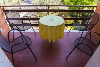 Il poggiolo con la tenda